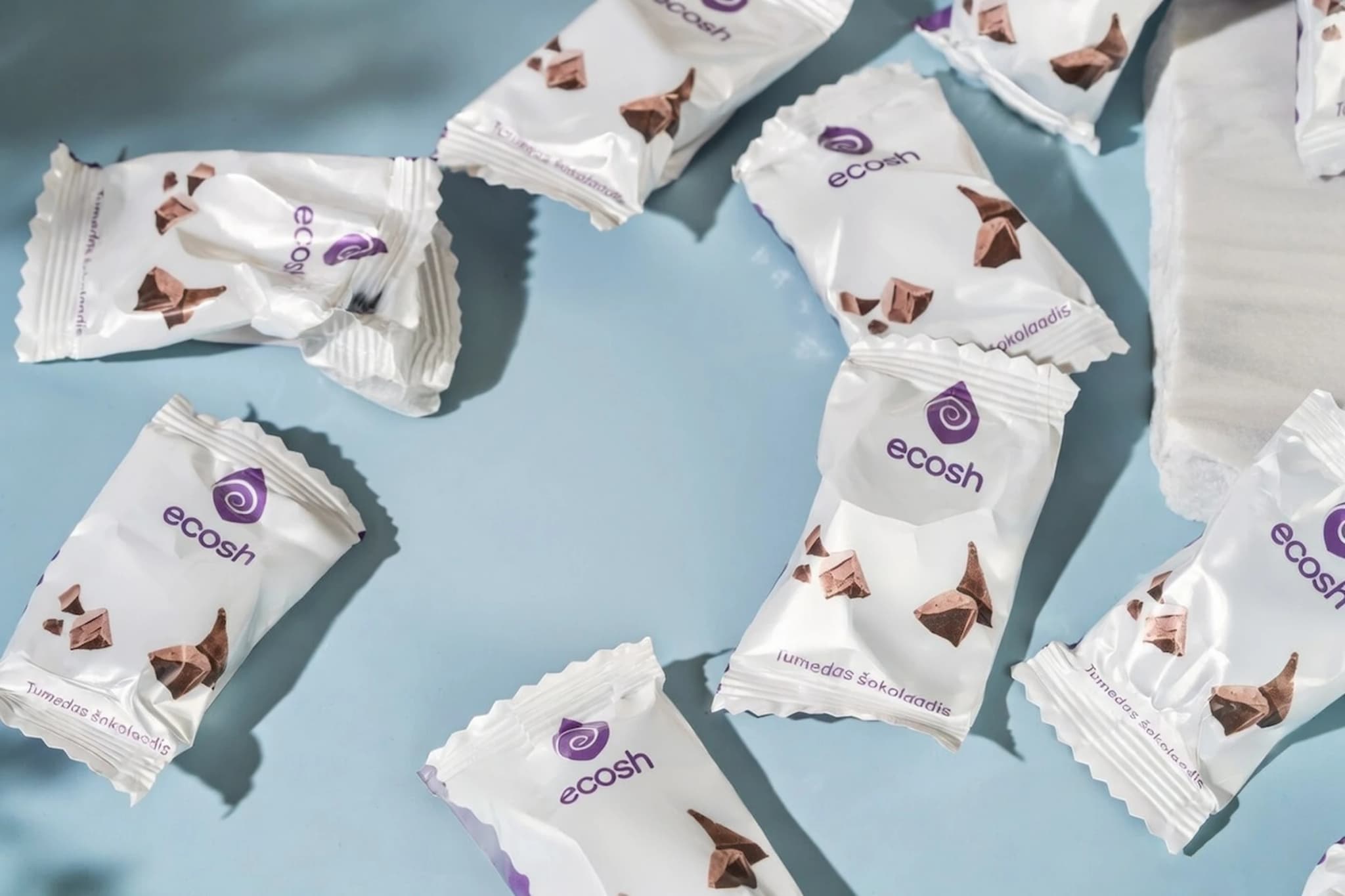 Pehme karamell piimašokolaadis flowpakendis