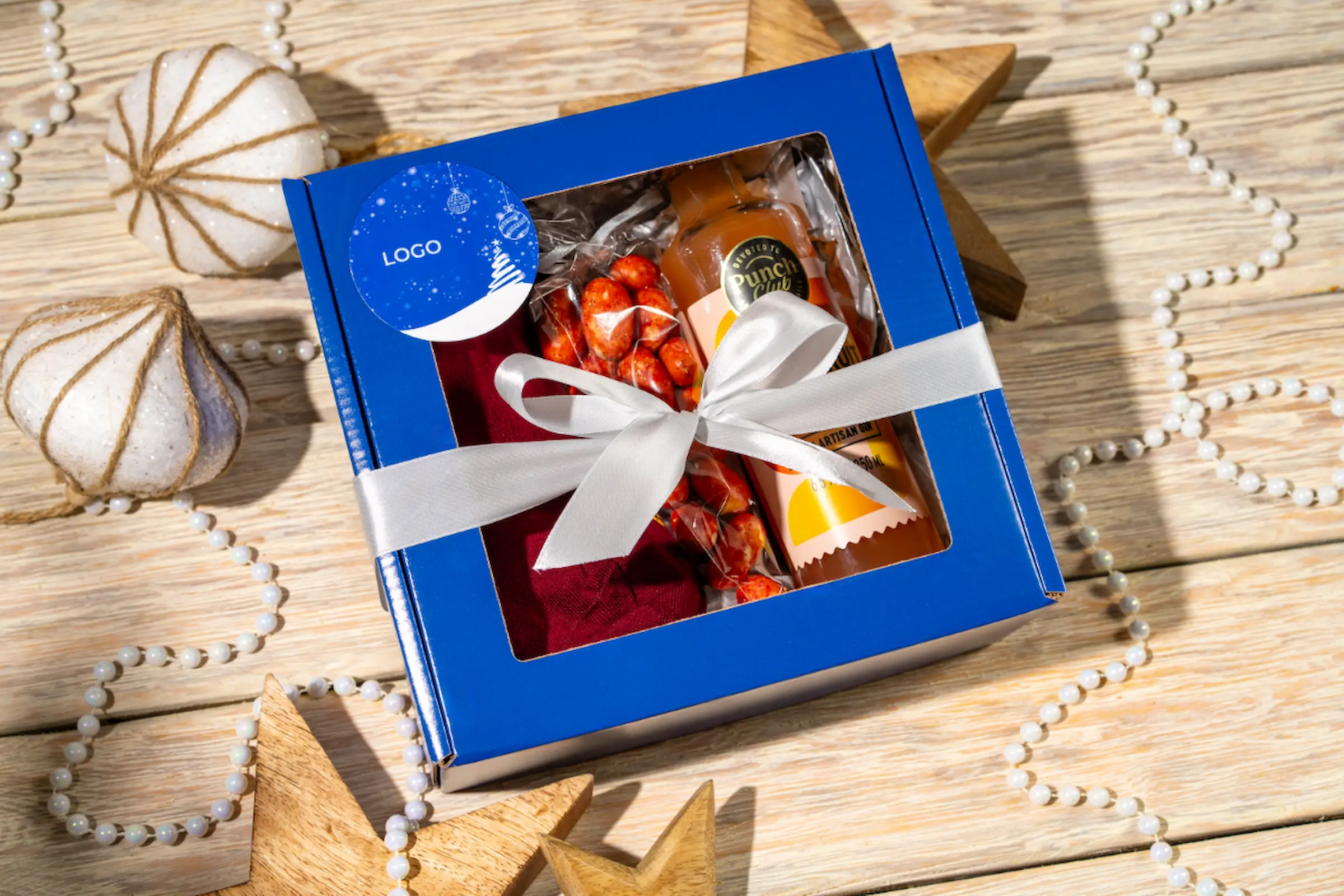 Punchi sokid daamidele